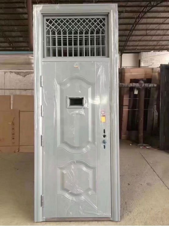 碌曲学校教室门