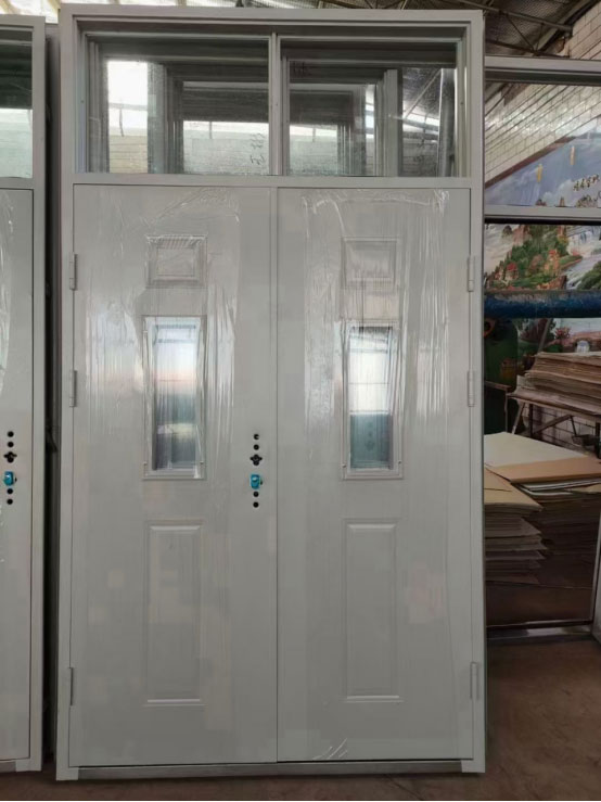 碌曲学校教室门