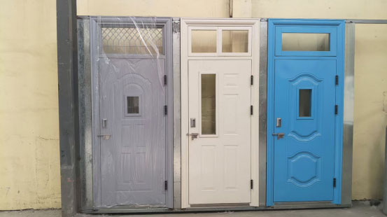 碌曲学校教室门