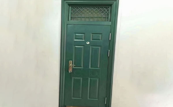 碌曲学校教室门