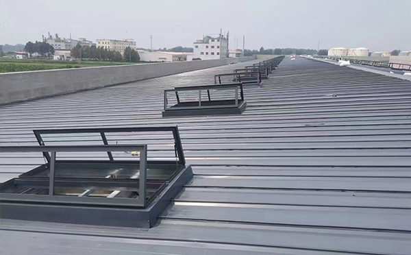 某中学室内体育馆碌曲排烟窗改造项目